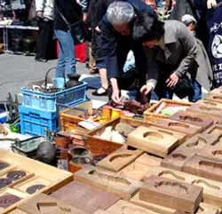Chợ mua bán khuôn bánh cũ ở Nhật Bản Chợ mua bán khuôn bánh cũ ở Nhật Bản