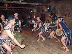 Những nhóm hát dưới chân núi Langbian