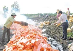 An Giang tiêu hủy gần 300 ngàn gói thuốc lá nhập lậu