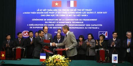 At the signing ceremony (Photo: Website of government)