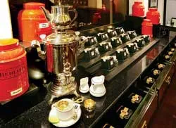 Thưởng thức trà chiều cao cấp