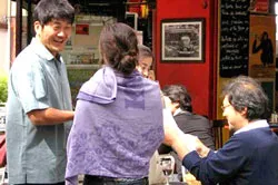 Đạo diễn Hong Sang-soo: “Nhẹ túi” vẫn làm được phim với “Tây”
