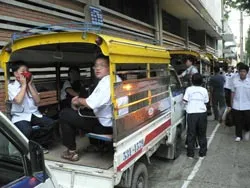 Xe đưa rước học sinh – Tại sao không? ảnh 2 Xe đưa rước học sinh – Tại sao không? ảnh 2
