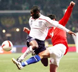 Vòng loại Euro 2008: Nga – Anh: 2-1 (Bảng E): “Lội ngược dòng” giành chiến thắng trên sân nhà ảnh 3