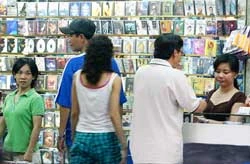 Băng đĩa lậu: Chuyện dài chưa dứt! ảnh 3 Băng đĩa lậu: Chuyện dài chưa dứt! ảnh 3