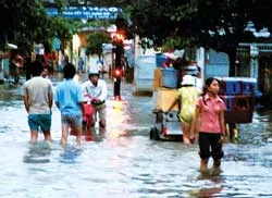 Triều cường cao nhất sau 48 năm, gây ngập nặng nhiều nơi