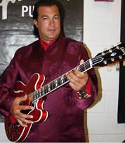 FBI phá tan đời Steven Seagal