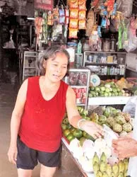 Triều cường ở TPHCM: Ngập kéo dài, thiệt hại càng lớn ảnh 4 Triều cường ở TPHCM: Ngập kéo dài, thiệt hại càng lớn ảnh 4