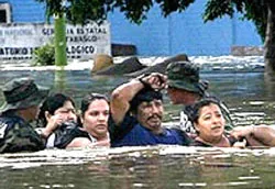 Mexico: Đối phó khẩn cấp trận lũ tồi tệ nhất lịch sử