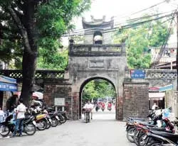 Những chiếc cổng làng...