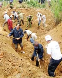 Đã di dời trên 80.000 dân ra khỏi vùng nguy hiểm