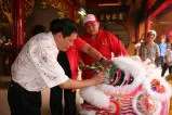Một chú lân, sư hoặc rồng trước khi đưa vào biểu diễn đều phải qua nghi thức điểm nhãn. D.P Một chú lân, sư hoặc rồng trước khi đưa vào biểu diễn đều phải qua nghi thức điểm nhãn. D.P