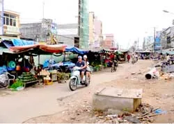 Chợ Nancy: Xây rồi không xây, tiểu thương khổ
