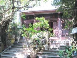 Ngôi đền mang tên Bông sen ngọc