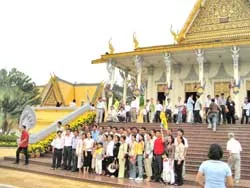 Cuối năm ồ ạt khách Mice