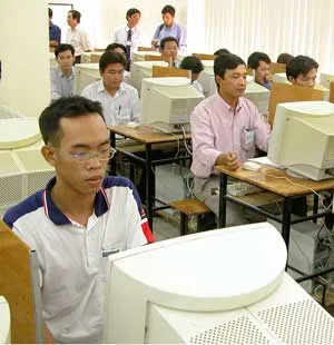 Nhiều cơ sở tại TPHCM rơi vào lúng túng