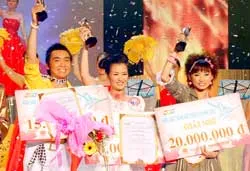 Võ Hạ Trâm đoạt giải nhất “Ngôi sao tiếng hát truyền hình 2007”