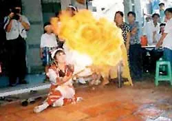 Bài 1: Bi hài tang ma cưới hỏi ảnh 2 Bài 1: Bi hài tang ma cưới hỏi ảnh 2