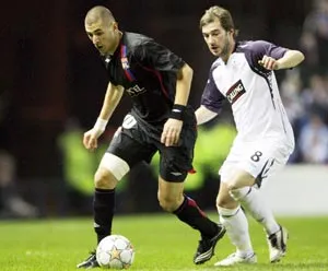 Lyon và Fenerbahce đi tiếp