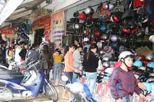 Hầu hết người đi xe gắn máy đều chấp hành ảnh 12 Hầu hết người đi xe gắn máy đều chấp hành ảnh 12