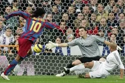 Kỳ 3: Có hay không có Ronnaldinho ảnh 1 Kỳ 3: Có hay không có Ronnaldinho ảnh 1