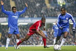 Chelsea hạ Liverpool