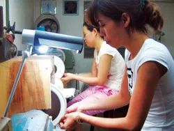 Người “uốn” sừng trâu ảnh 2 Người “uốn” sừng trâu ảnh 2