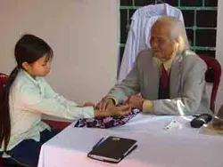 Lên chùa chữa bệnh miễn phí