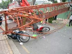 TPHCM: Gãy cần cẩu công trình xây dựng Centec Tower, 5 người bị thương