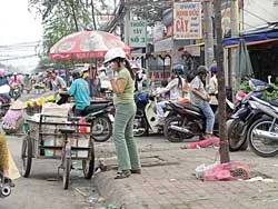 Chợ lề đường - Bao giờ dẹp? ảnh 2 Chợ lề đường - Bao giờ dẹp? ảnh 2
