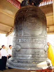 Thừa Thiên-Huế: Thỉnh Đại hồng chung về nghĩa trang liệt sĩ TP