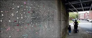 Bài 3: “Tuyên chiến” với chewing-gum