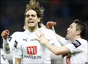 Chung kết Carling Cup 2008: Cú lội ngược dòng ngoạn mục của “chiếu dưới”