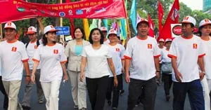 Sáng nay, TPHCM: Hơn 5.000 người đi bộ quyên góp ủng hộ đồng bào bị rét