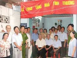 Nghị quyết “xuống dân”