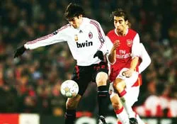 Champions League 2007-2008 (lượt về vòng 16 đội, loạt trận rạng sáng 5-3): AC Milan - Arsenal tìm lại phong độ