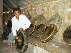 Y Te Ông và những bộ chiêng cổ
