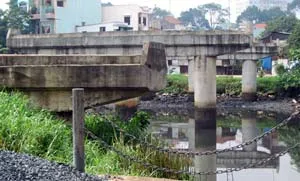 Tiến độ xây dựng cầu Hoàng Hoa Thám 10 năm vẫn còn dang dở
