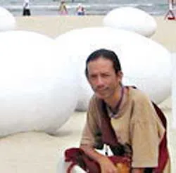 Chàng họa sĩ “bày đặt”
