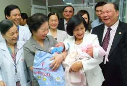 Phó Chủ tịch nước Nguyễn Thị Doan thăm Bệnh viện Phụ sản quốc tế Sài Gòn