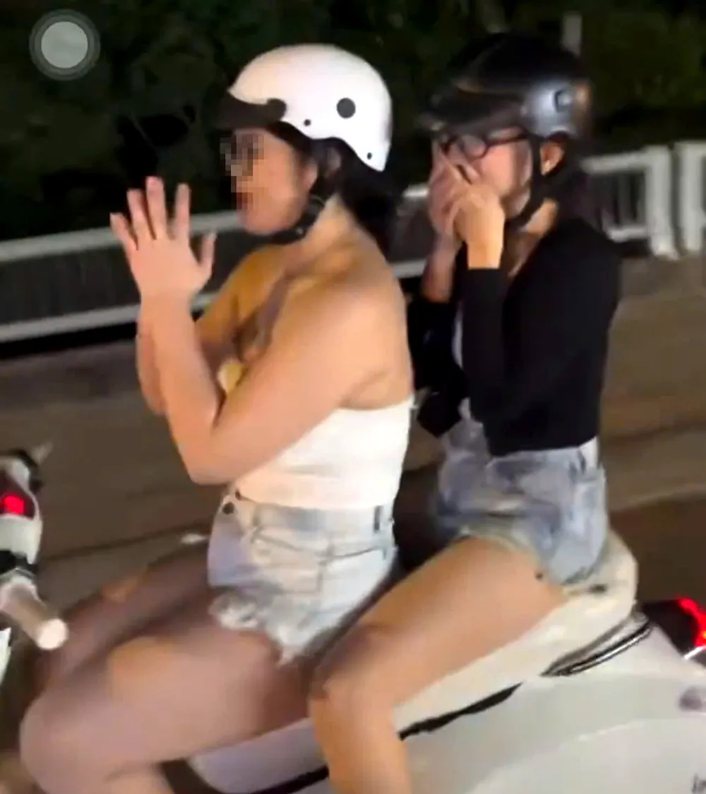 Xác minh clip cô gái vừa lái xe vừa vái lạy trên đường