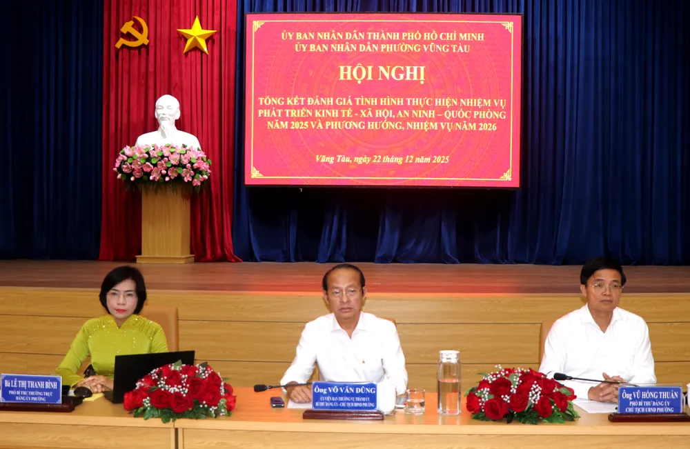 Lãnh đạo phường Vũng Tàu chủ trì hội nghị. Ảnh: QUANG VŨ