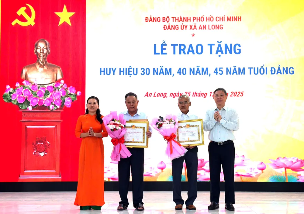 trao-huy-heu-dang-25-12-7620-4451.jpg