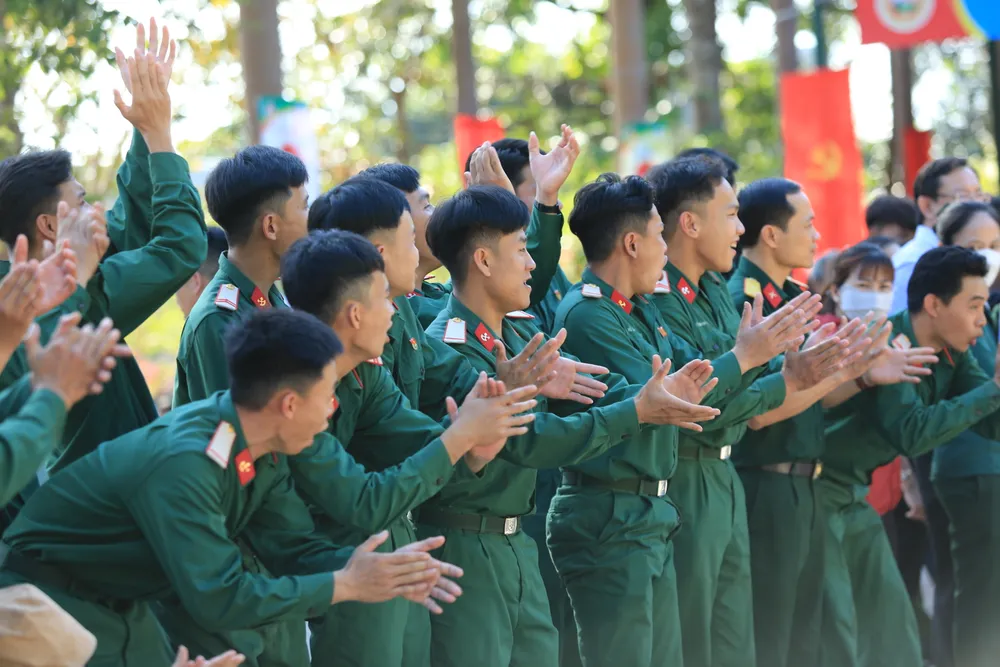 Chiến sĩ hào hứng tham gia chương trình