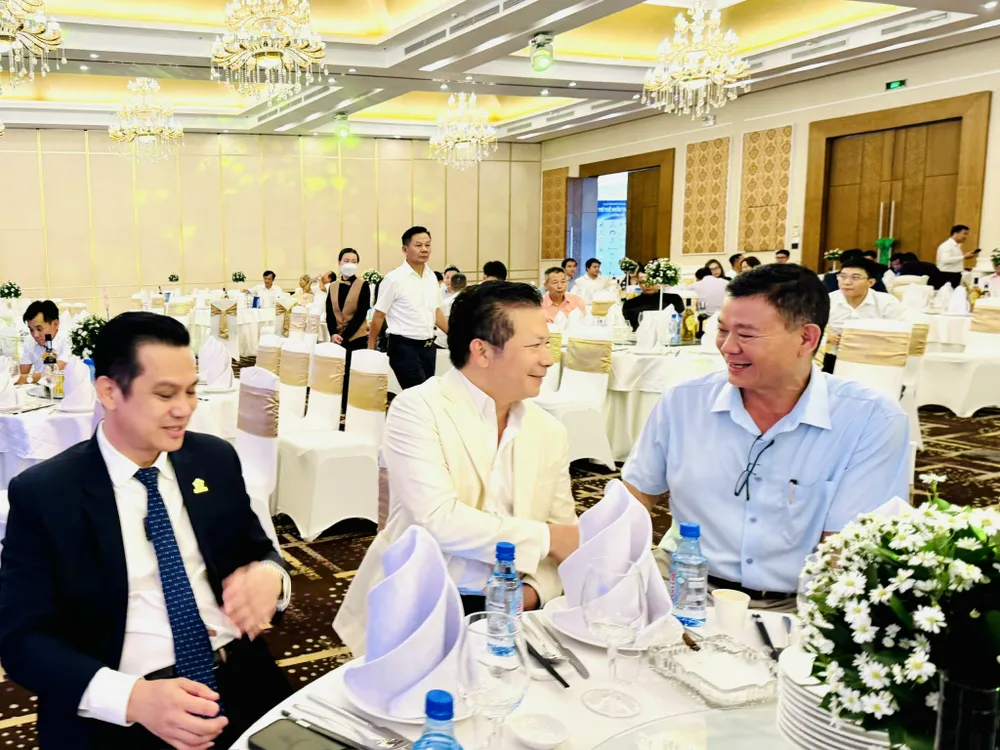 Chủ tịch Tập đoàn cà phê An Thái trao đổi kinh nghiệm về ứng dụng AI z6780851929390_b759a67c918b3aad4a44755c060b202b.jpg