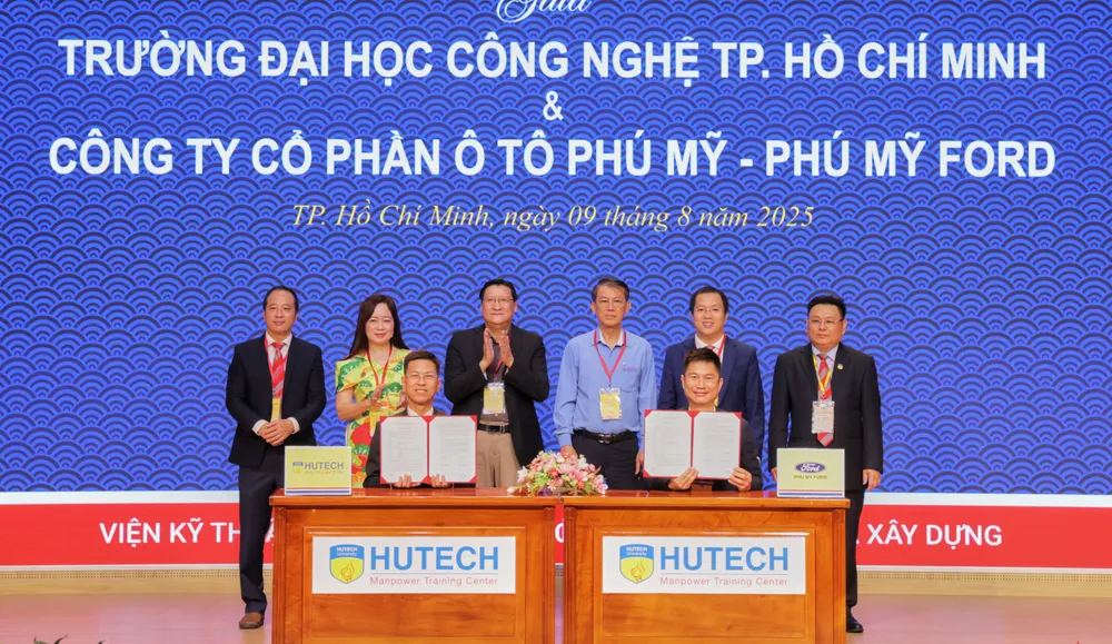 Lễ ký kết hợp tác tại giữa nhà trường và doanh nghiệp tại ngày hội triển lãm 1D8A0485.jpg