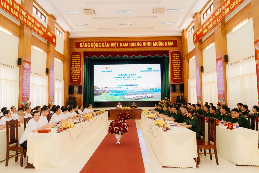 Đoàn Hội Doanh nghiệp Nghệ Tĩnh tại TPHCM giao lưu kết nối với Binh đoàn 16 - Bộ Quốc phòng DAG08550.jpg