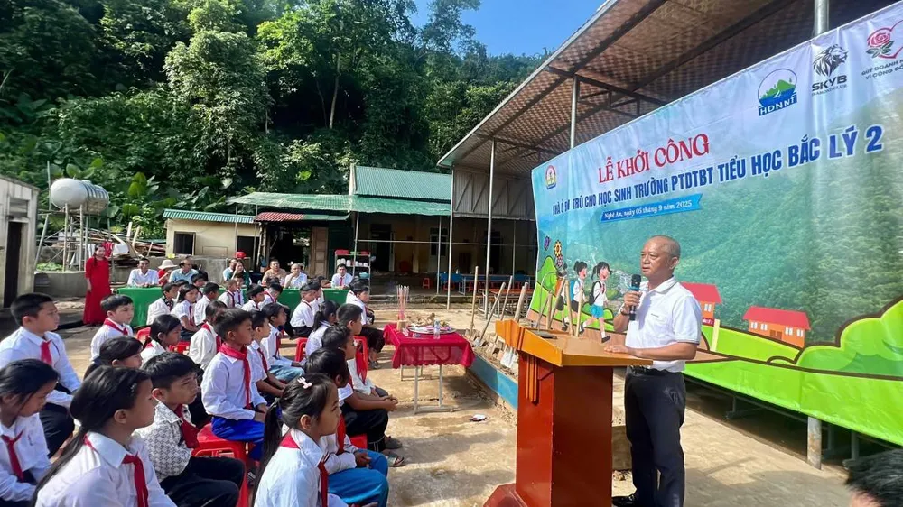 Ông Phan Đình Tuệ, Chủ tịch Hội Doanh nghiệp Nghệ Tĩnh tại TPHCM, Phó Chủ tịch Hội Đồng hương Nghệ An tại TPHCM phát biểu tại lễ khởi công hoi-320250905145543.jpg