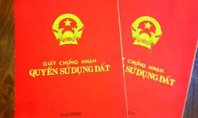 Bắt nguyên cán bộ Phòng TN-MT làm giả sổ đỏ vay gần 1 tỷ đồng