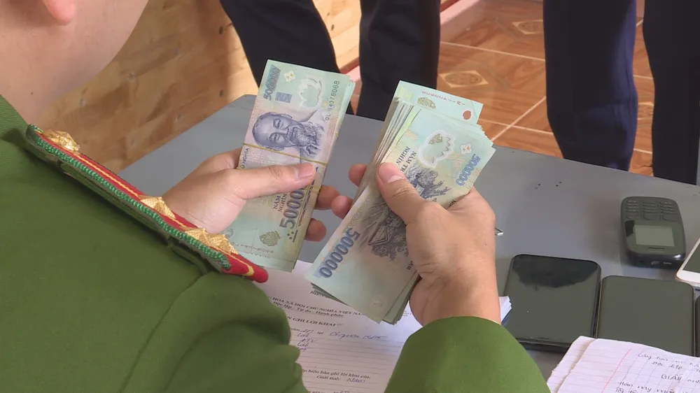 Bắt đường dây cá độ bóng đá "khủng" tại Đắk Lắk ảnh 2